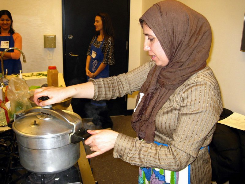 Algerian Cooking Class 2008 - 2590119540102317701IavYAX_fs.jpg